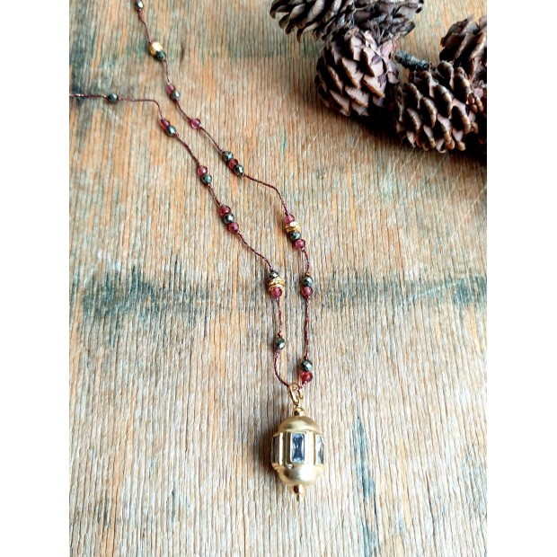 Hanka IN kaklo papuošalas su piritu, granatu ir cirkoniu